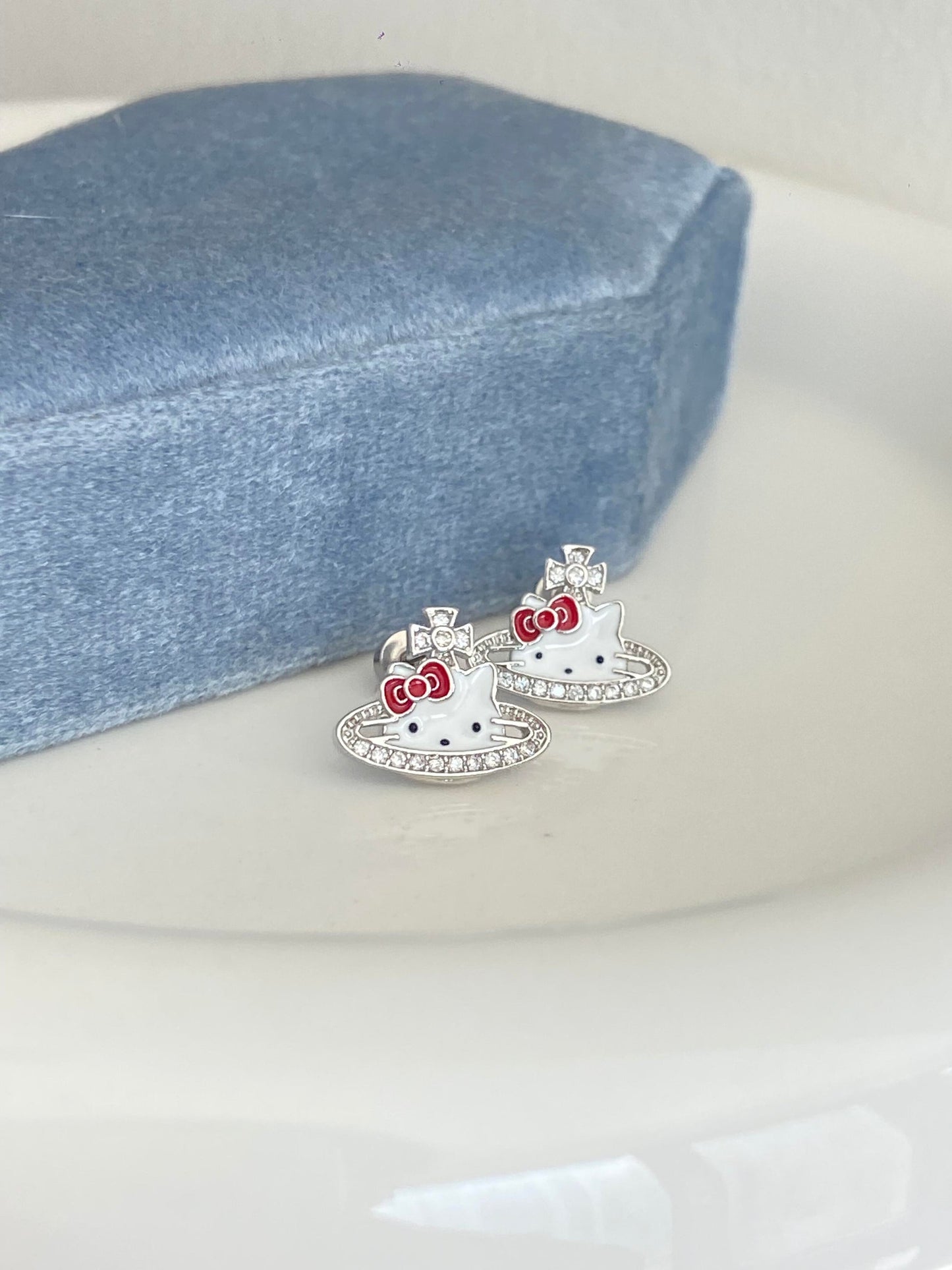 Kitty Saturn Emblem Helix Earrings