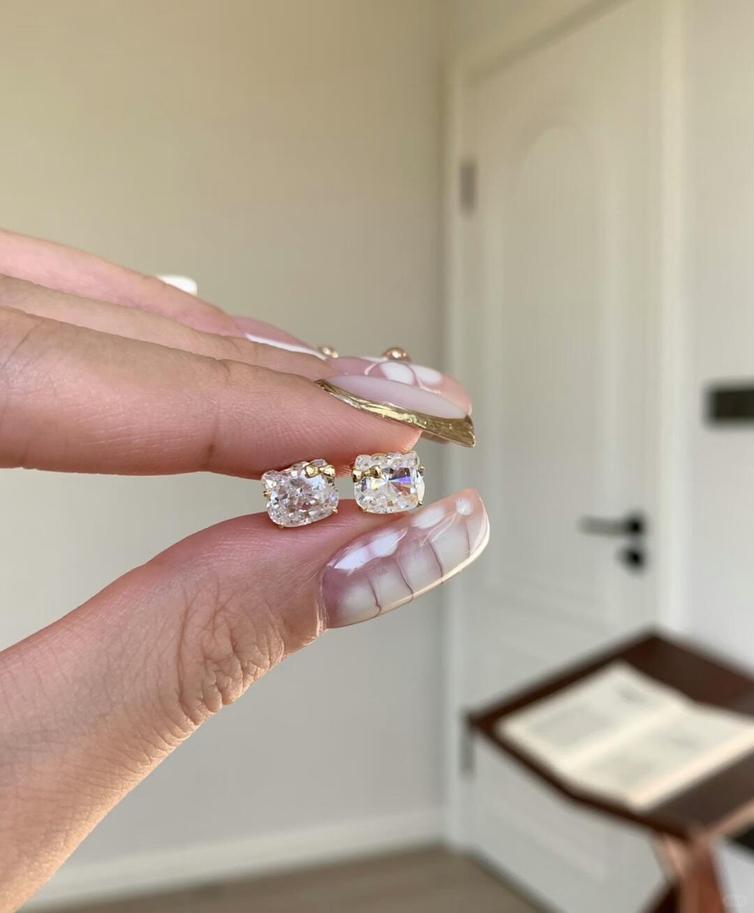 Matching Kitty Glitz Adjustable Rings & Earrings Set