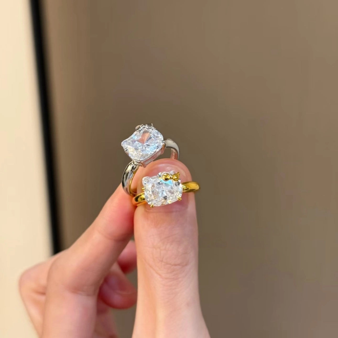 Matching Kitty Glitz Adjustable Rings & Earrings Set