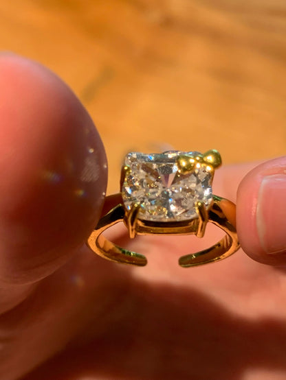 Matching Kitty Glitz Adjustable Rings & Earrings Set