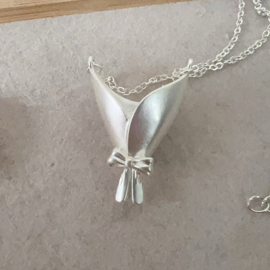 Flower Holder Necklace