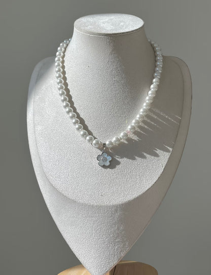 White Pearl Flower Necklace