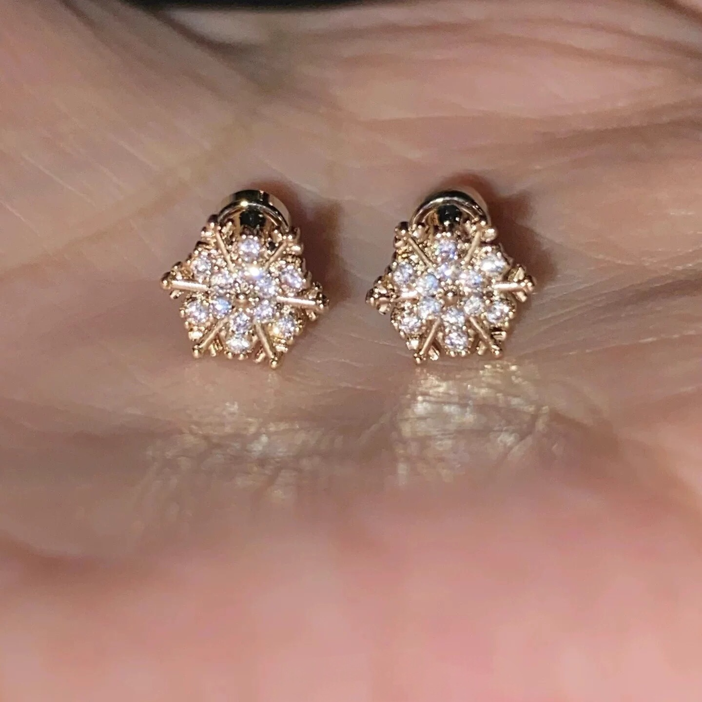 Champagne Gold Snowflake Studs.