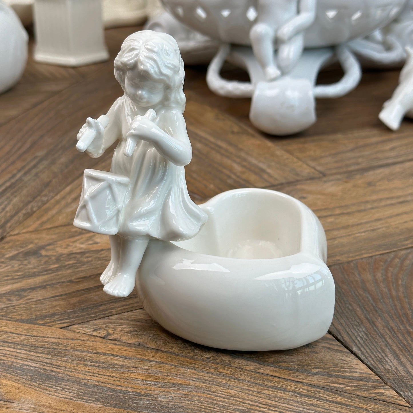 Melody White Heart Jewelry Holder