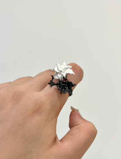 Briar Rose Noir Ring