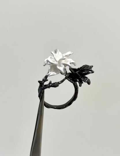Briar Rose Noir Ring