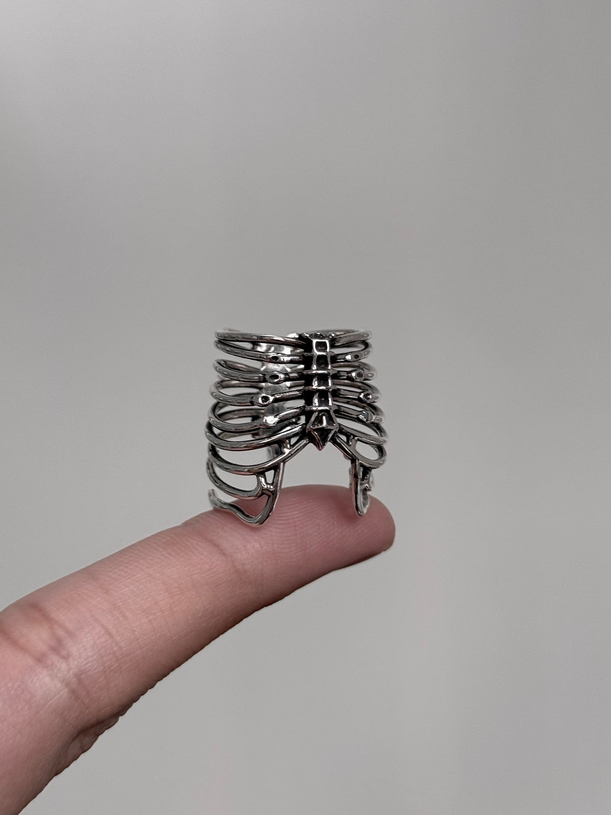 Exposed Rib Ring