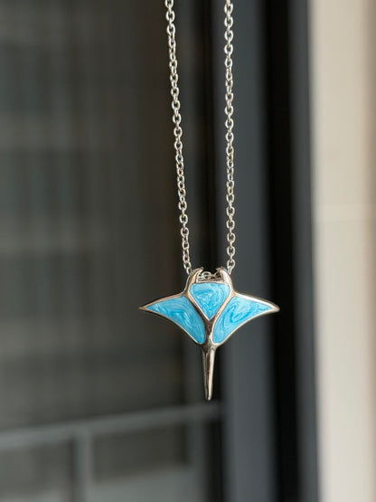 Manta Ray Kiss Necklace