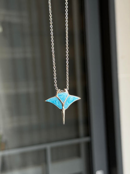 Manta Ray Kiss Necklace