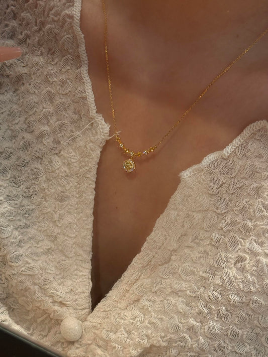Dahlia Gold Dainty Necklace