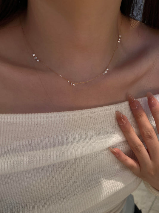 Manifold Diamonds Dainty Necklace