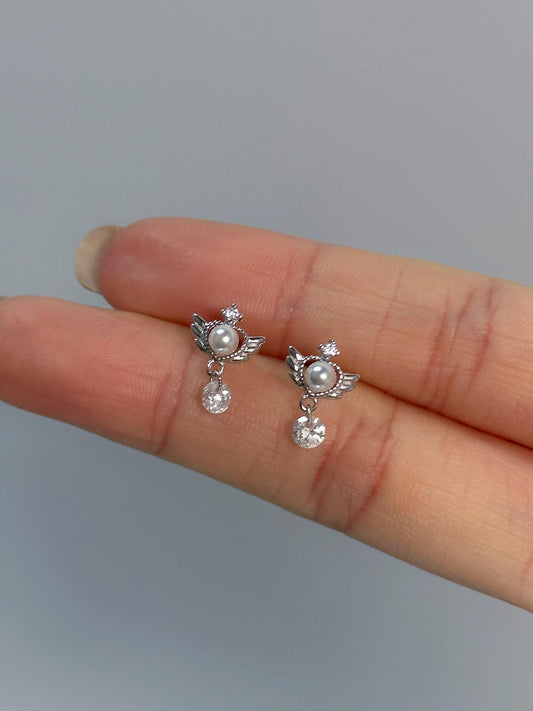 Clow Wing Pearl Drop Earring