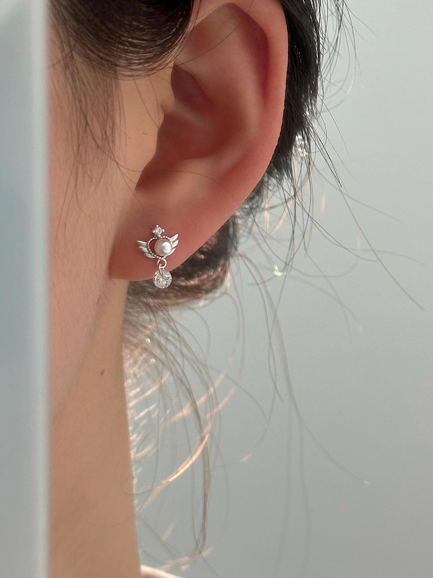 Clow Wing Pearl Drop Earring