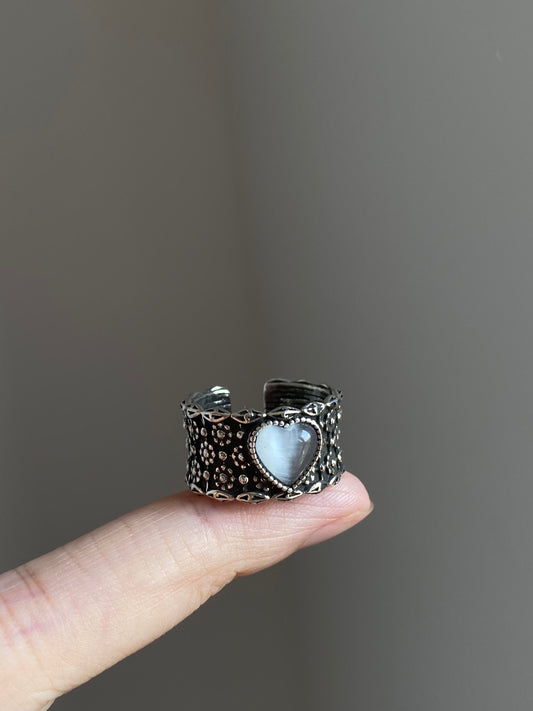 Silver Vintage Heart Cabochon Ring