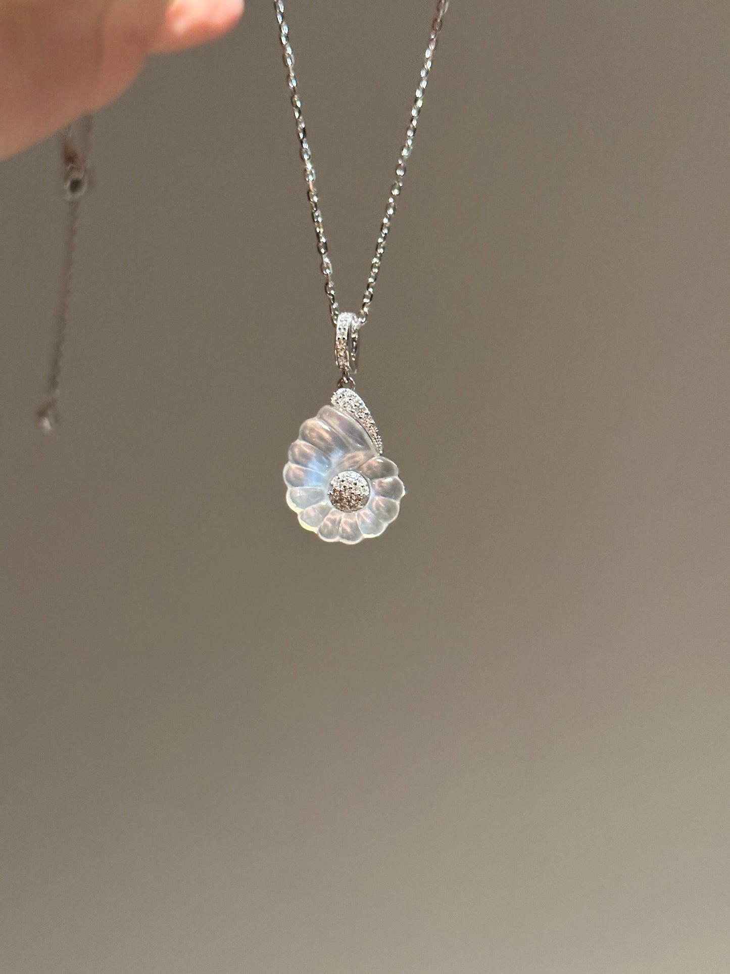 White Pearl Shell Crystal Necklace
