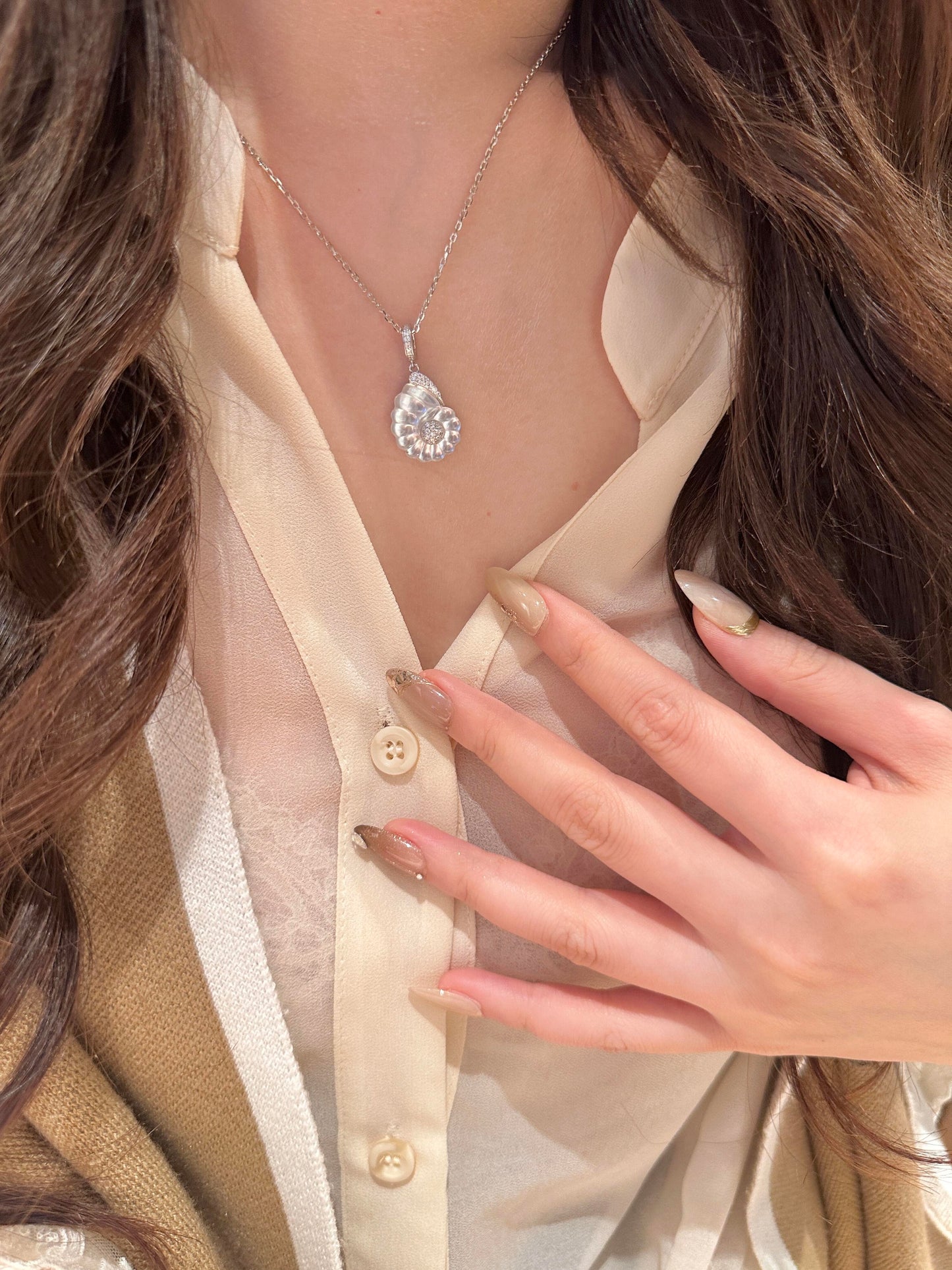 White Pearl Shell Crystal Necklace