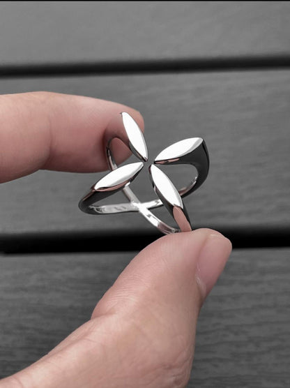 Petal Cross Ring