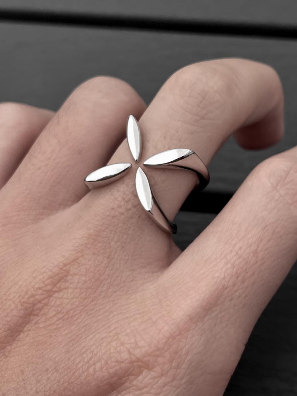 Petal Cross Ring