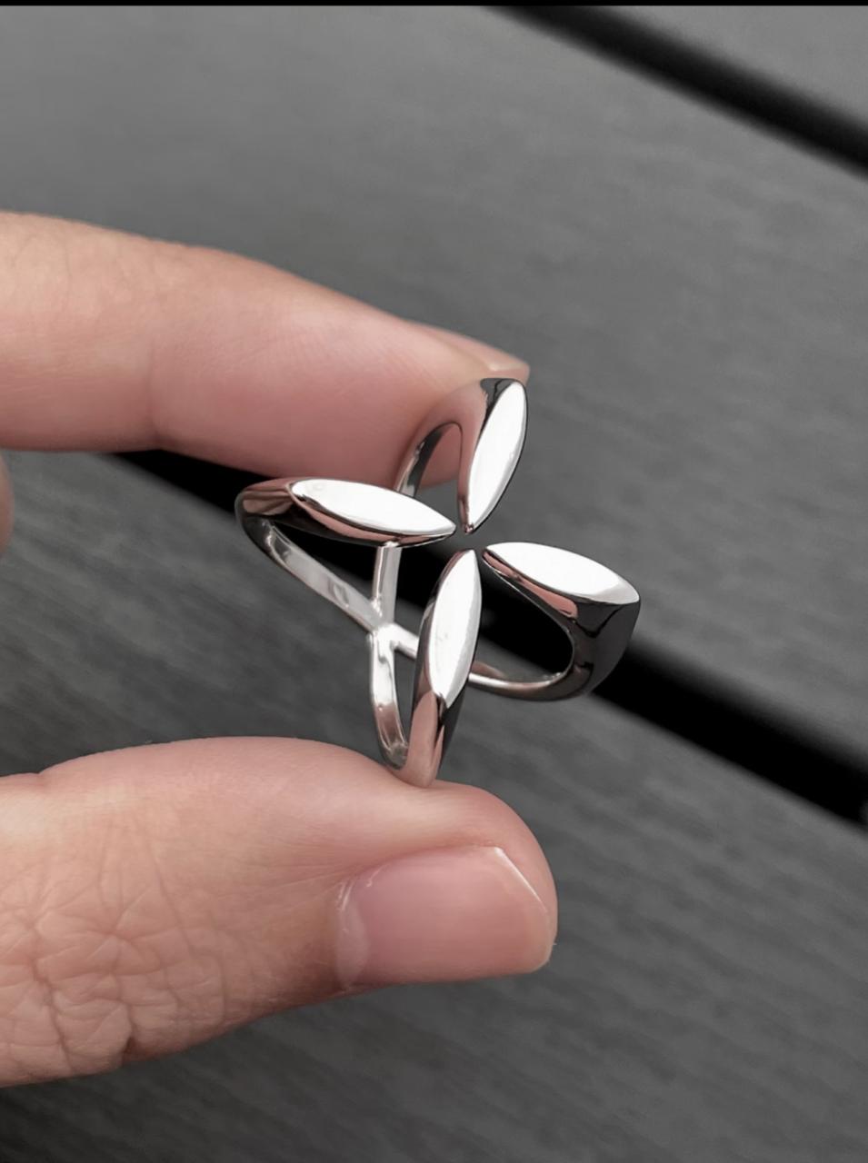 Petal Cross Ring