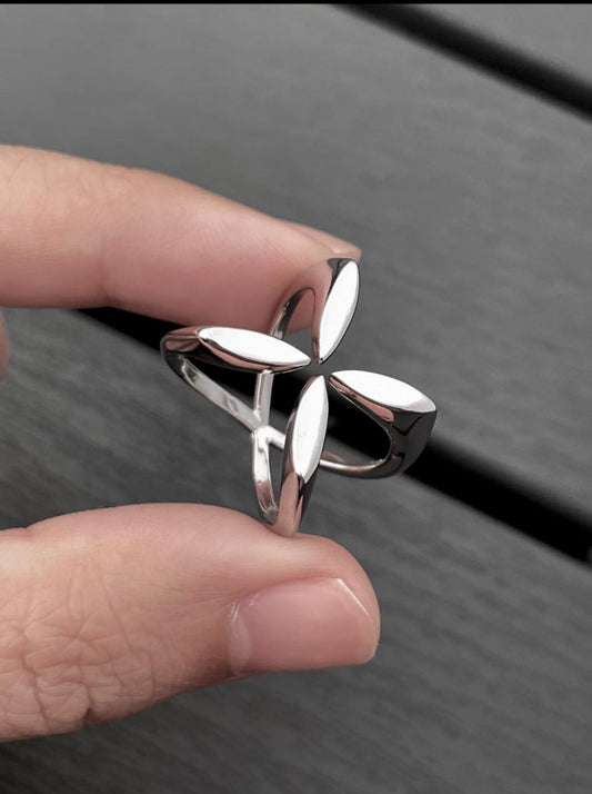 Petal Cross Ring